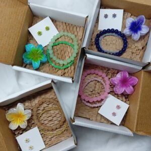 Tropical Bloom Jewelry Set – Handmade Beaded Bracelet & Floral Accessory Box